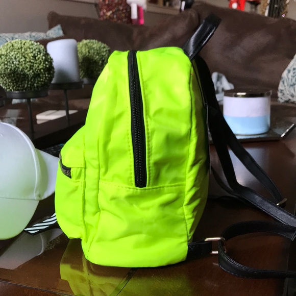Small neon green/yellow backpack - Picture 2 of 3